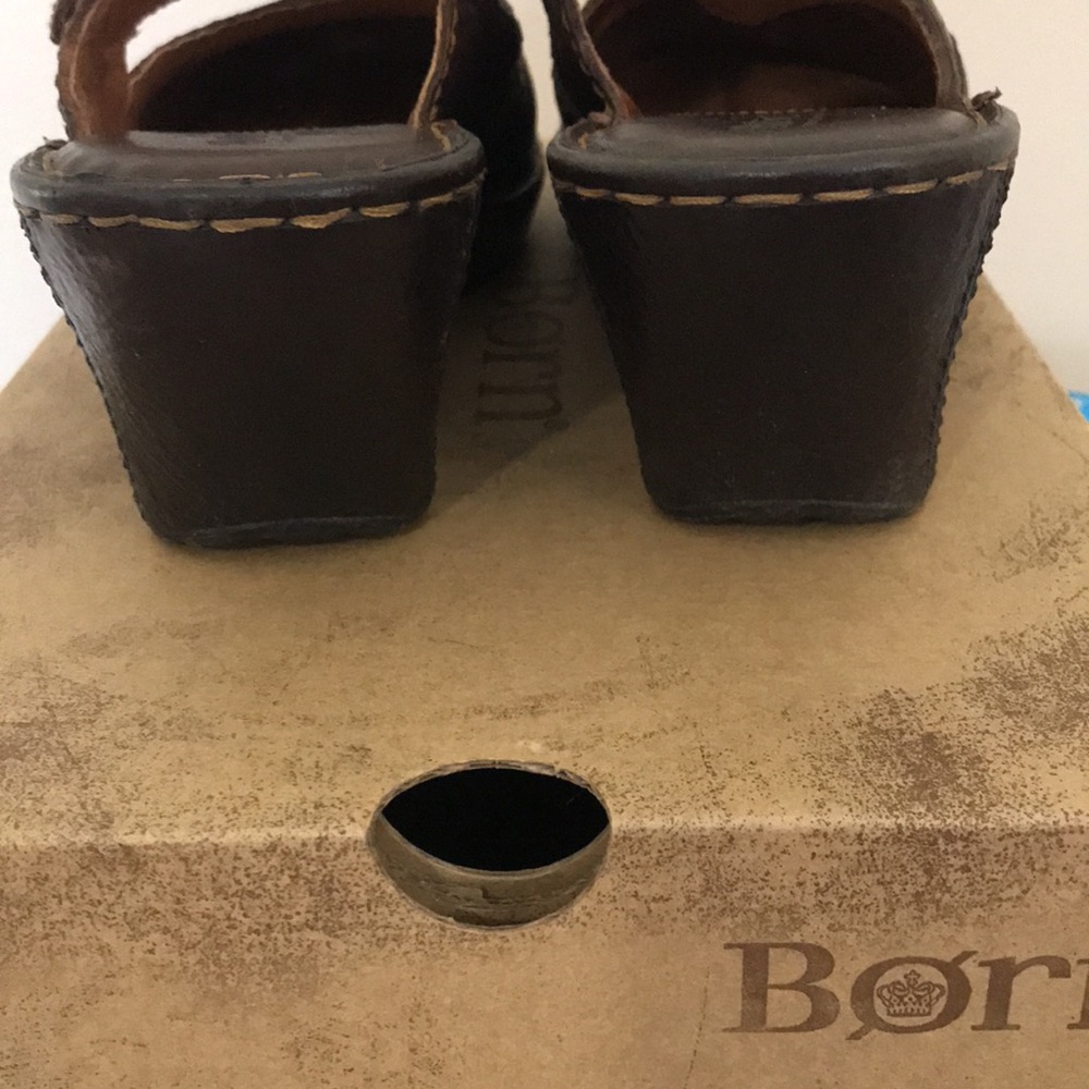 Excellent Condition Born Slip On Clog. Size 10 - image 5